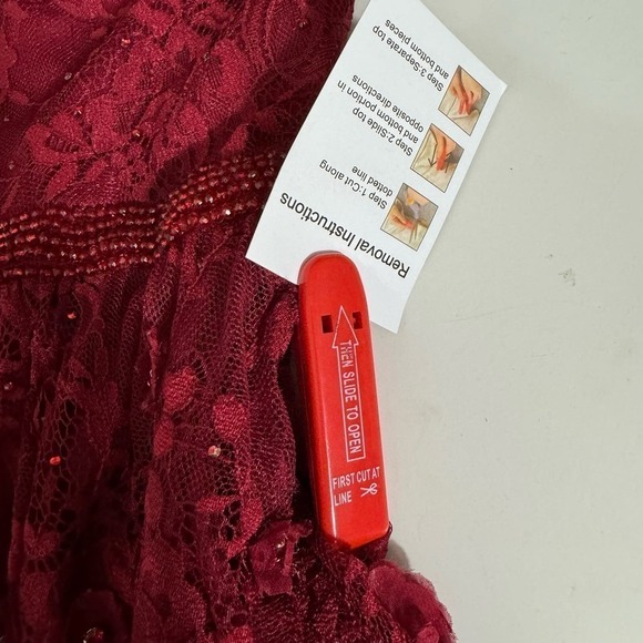 Mac Duggal Gown Dress Tiered Floral Embellished V Neck Deep Red Size 2 - Picture 12 of 16